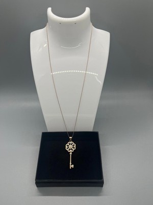 J18 Rose Gold Clover Key Pendant Necklace   Symbol of Love, Luck, New Beginnings