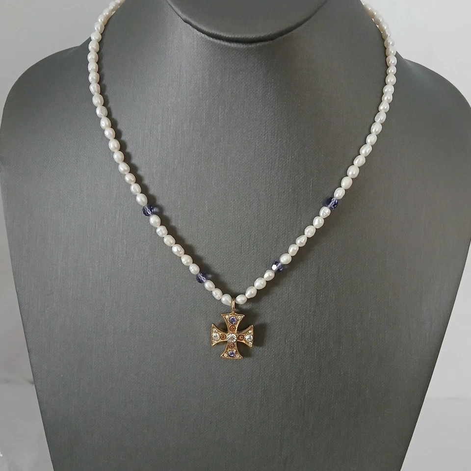 "Collar de perlas de agua dulce con colgante de cruz con joyas en tono dorado cristal púrpura de 18""" Foto 3 de 4