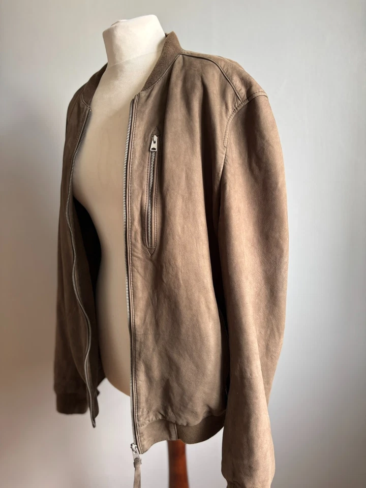 CHAQUETA BOMBER GRANDE 42 cuero real gamuza caqui suave claro para hombre ALLSAINTS STONE Foto 3 de 4