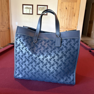 Coach Field tote 40 in Navy horse and carriage print with brown suede