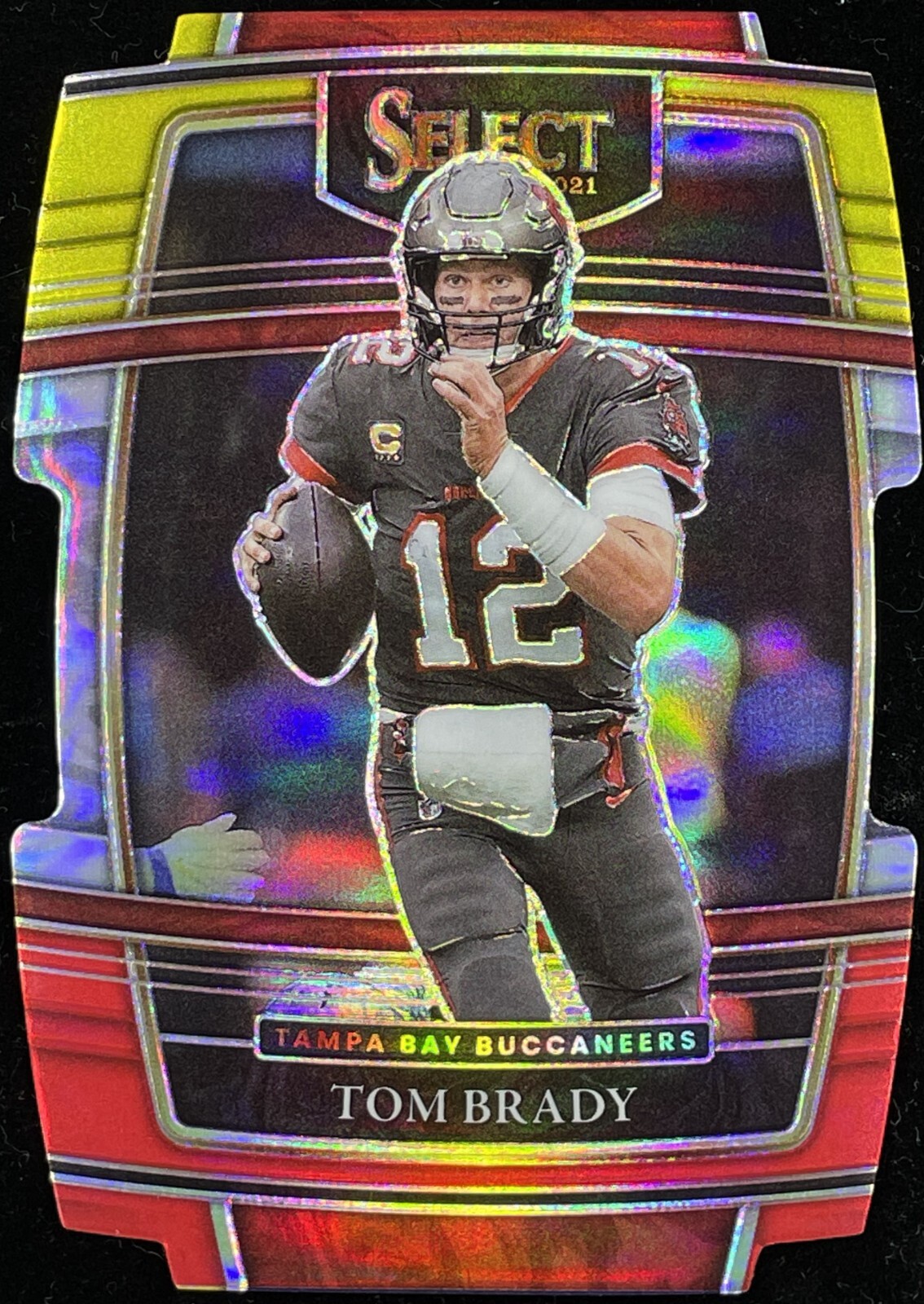 2021 Panini Select Tom Brady #1 Concourse Yellow & Red Die-Cut #1 Buccaneers (b)