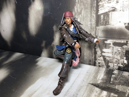 Pirates of the Caribbean Captain Jack Sparrow Figure - Picture 3 of 7