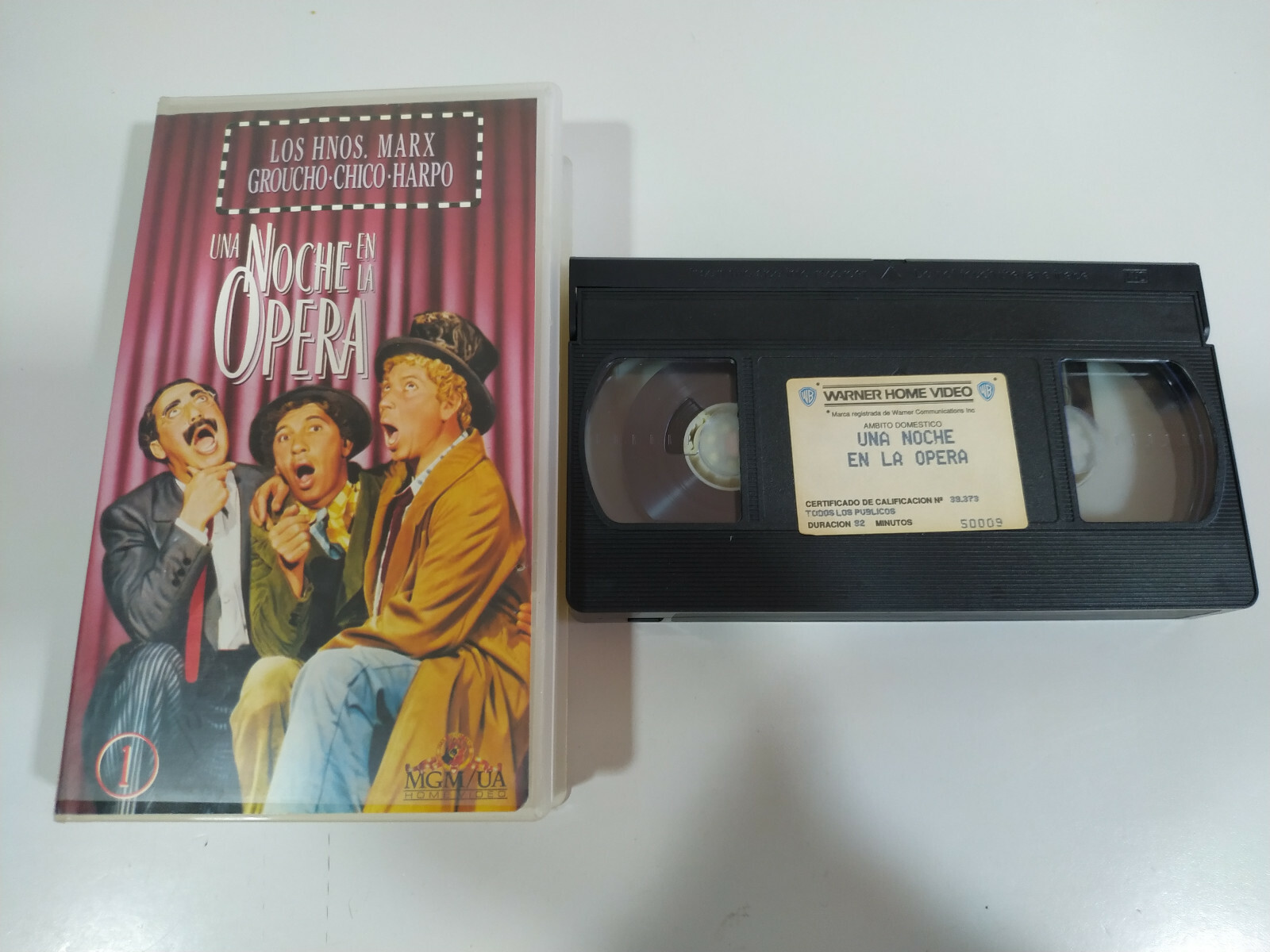 A Night at the Opera The Marx Brothers Groucho - VHS Tape Spanish - 3T