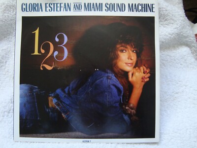 GLORIA ESTEFAN & MIAMI SOUND MACHINE   123 / SURRENDER   VINYL 7''  Epic 6529587