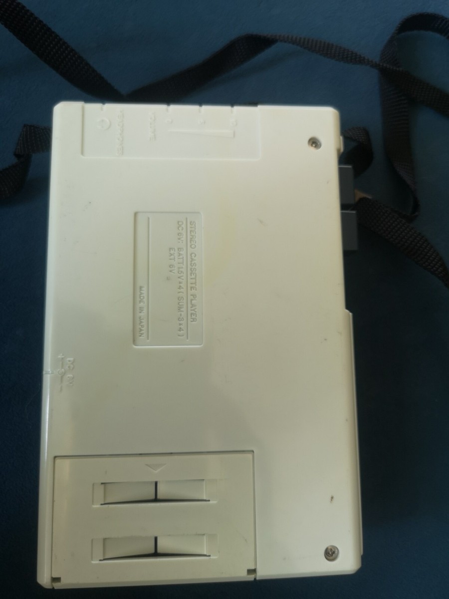 Unisef Z-10 White Stereo Personal Cassette Player Japan Walkman