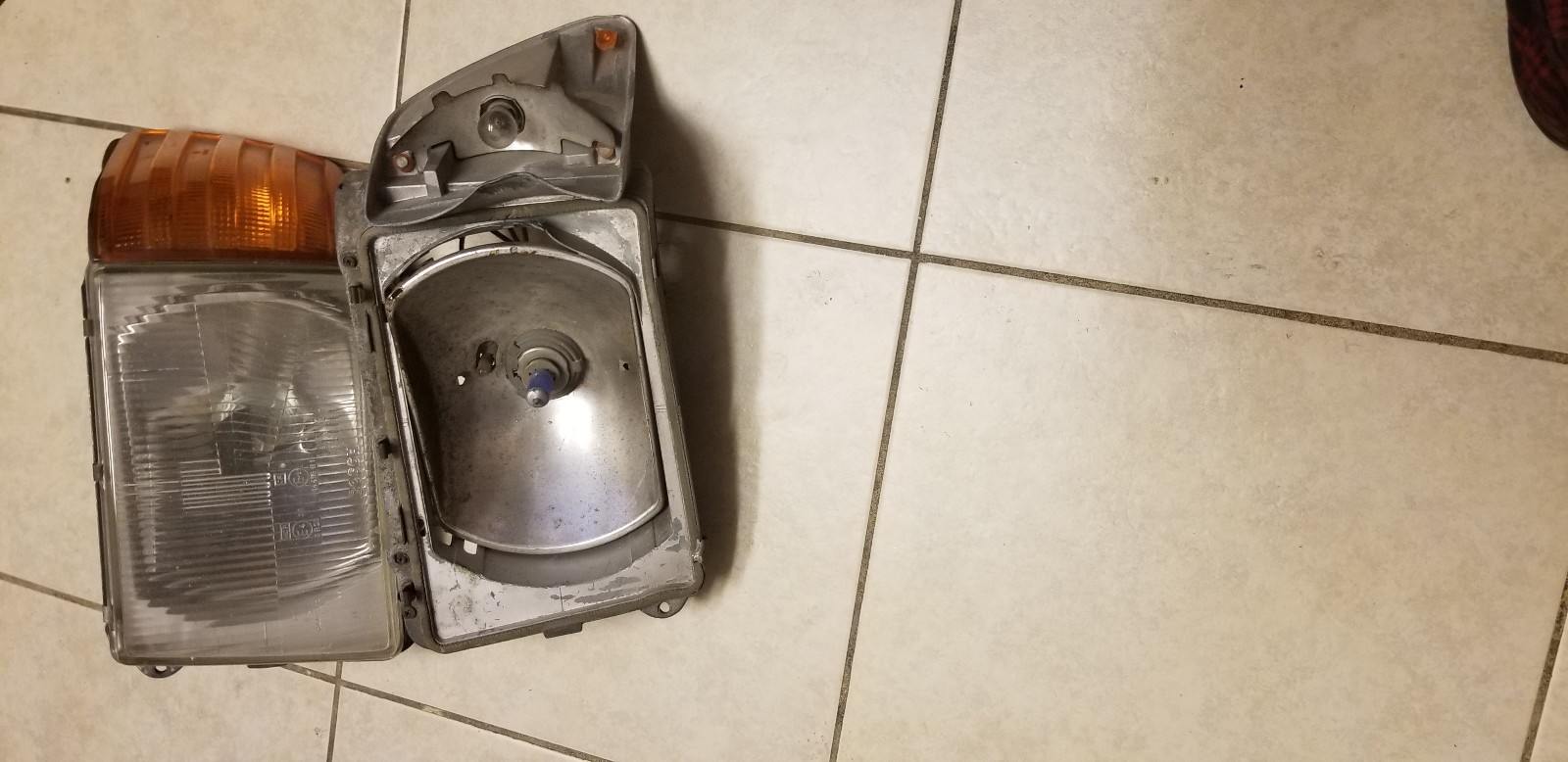 MERCEDES R107 / W107 Sl/slc Left/right Euro Headlights OEM Bosch 