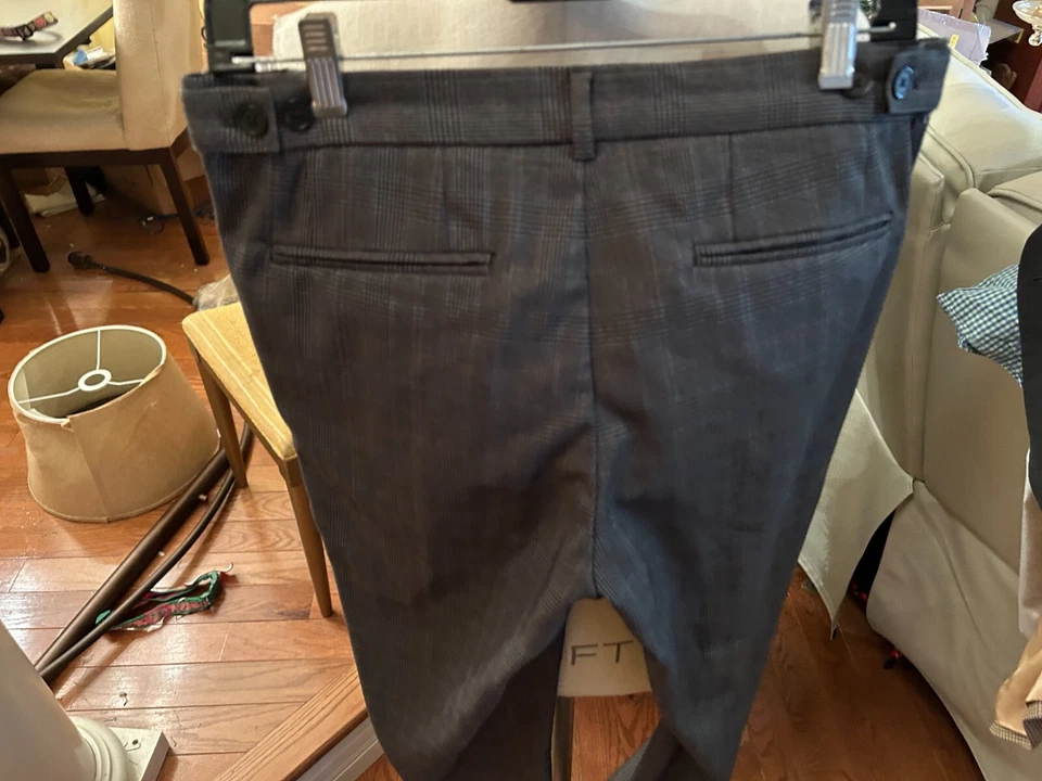 H&M Mens Plaid Skinny Fit Dress Pants Size 31x28. Black&Gray - Image 4 of 4