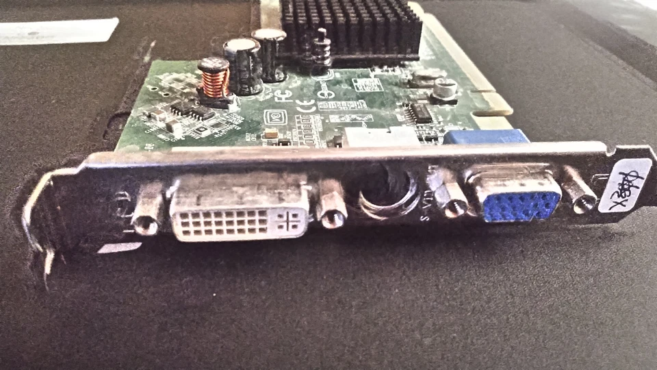 {ATI} Radeon X300 PCIe Video-Card {0UC996} - Image 2 of 4