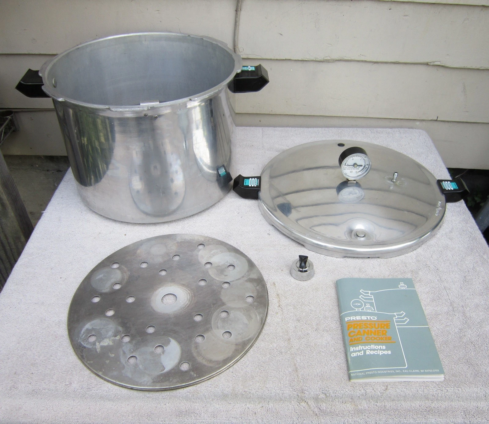 PRESTO 17 qt PRESSURE COOKER-CANNER w/ Regulator, Rack & Manual 0175005 TESTED
Opens in a new window