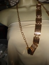 HEAVY GOLD TONE TEXTURE DESIGNE W GOLD TONE CHAIN BELT 32'' L SIDE TO SIDE 31/6