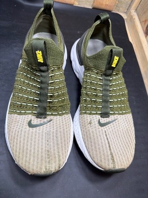 Nike React Phantom Run Flyknit 2 Men's Size 8.5 Olive Green DX2311-300 Flawed