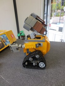 Lego Disney Pixar 21303 Wall-E. Complete smoking household!  Instructions and original box.
