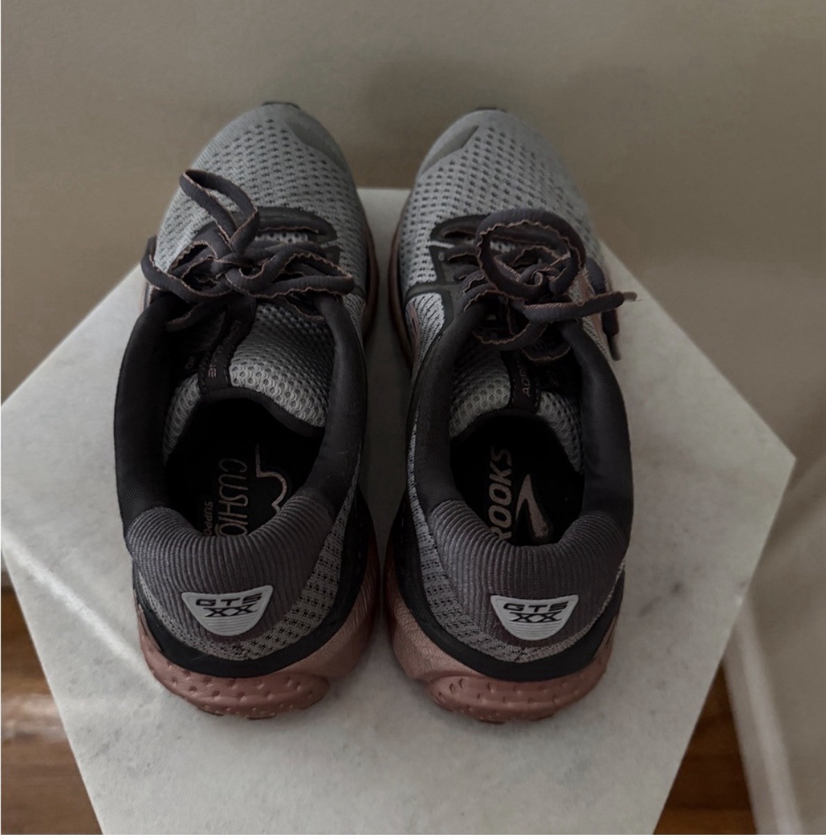 Brooks GTS XX Adrenaline Gray/Rose Size 7M Women’s Great Used Condition. thumbnail 16