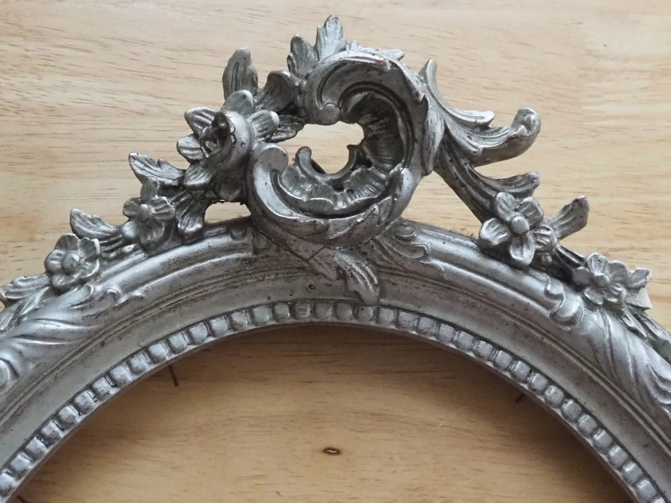 Cadre Ancien Ovale Bois argenté DLG Louis XV . Hauteur total 54 cm. Larg 37,5 cm - Photo 4/4