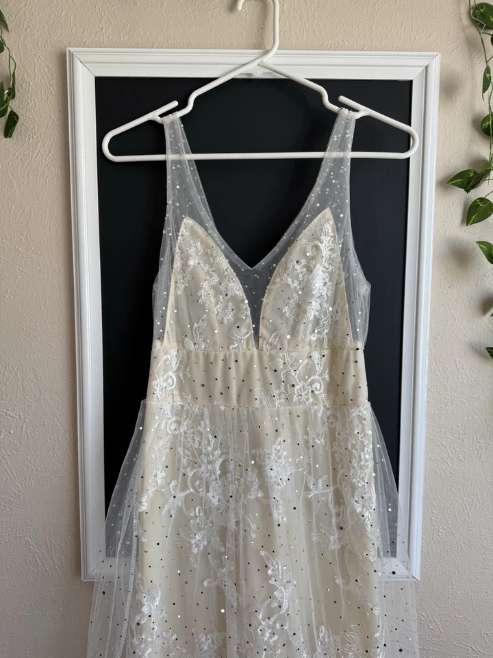 Vestido creme e transparente - Imagem 3 de 4