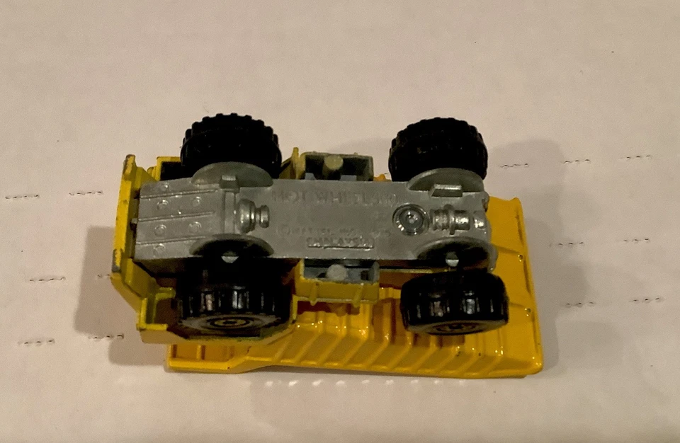 Hot Wheels CAT Dump Truck 1979 Caterpillar ~ VGC - Image 4 of 4