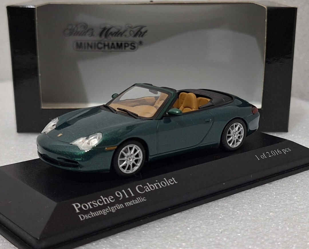 Porsche 911 (996) Carrera Cabriolet 2001 Green 1:43 Minichamps