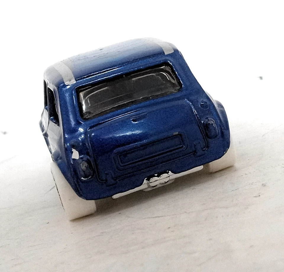 Hot Wheels Morris Mini HWGRFX 333 LWC Racing Foto 4 de 4