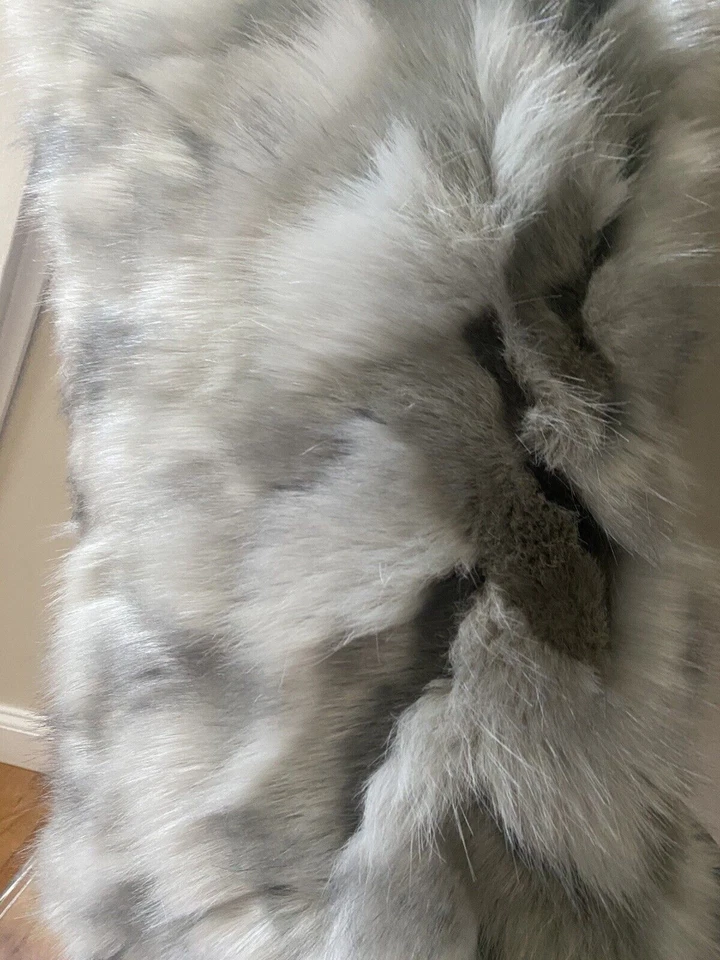 Williams Sonoma Home Muskox? Almohada de piel sintética 14x 22" gris lumbar Foto 3 de 4