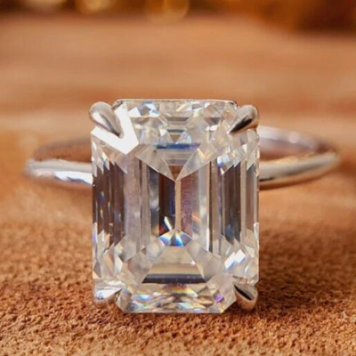 3,4 kt Smaragd Moissanit Solitär 4 Krappen Verlobungsring 14 Karat Weißgold vergoldet
