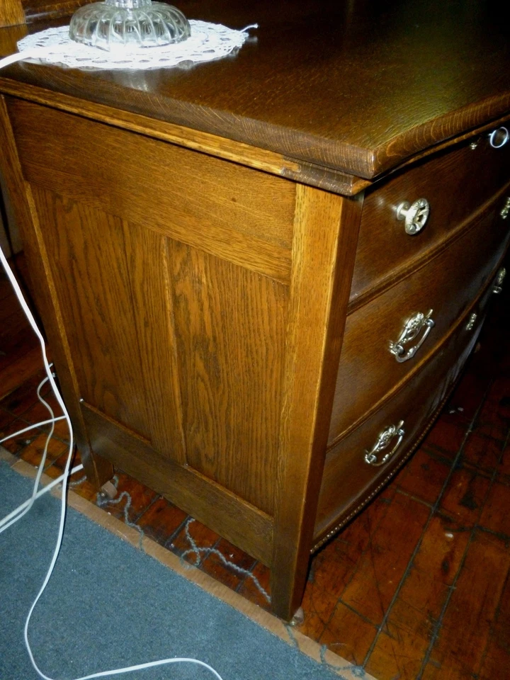 Cómoda de roble antiguo dormitorio oficina 4 cajones bev. espejo repintado años 1900 Foto 4 de 4