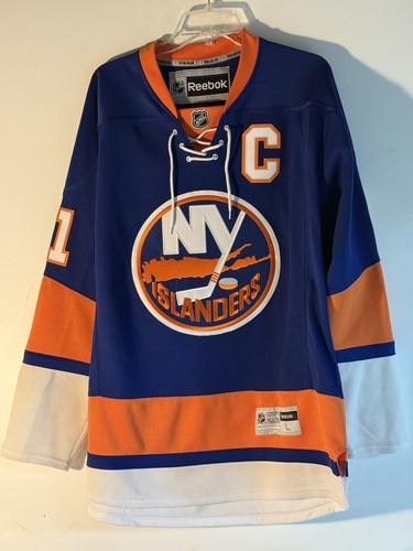 Reebok NHL Islanders Tavares 91 Hockey Trikot Captain Patch - Large. Lesen
