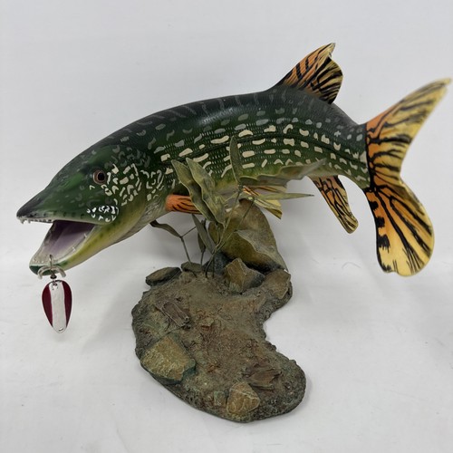 Danbury Mint Great Northern Pike George Kruth Fish Sculpture Realistic Fishing