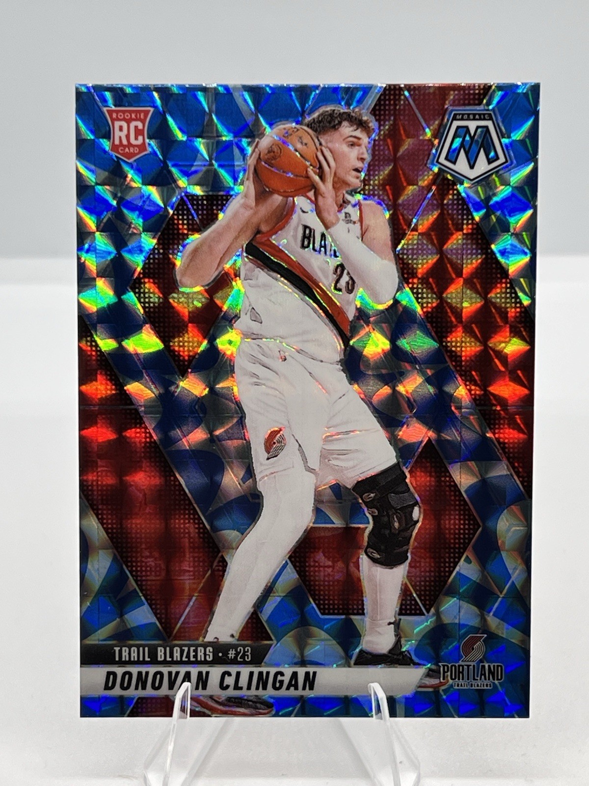 2024-25 Panini Mosaic - Rookies Donovan Clingan #246 Reactive Blue Mosaic Prizm