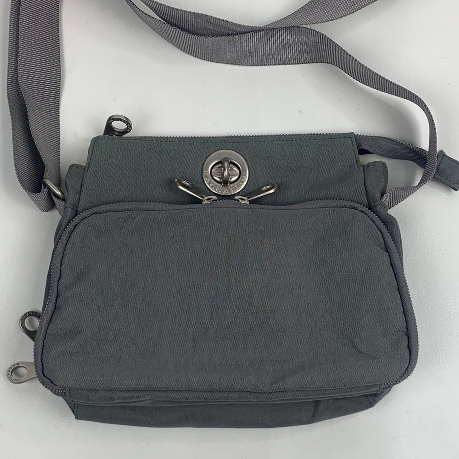 Baggallini medium Gray Nylon Crossbody Bag Silver Hardware Yellow Lining NEW