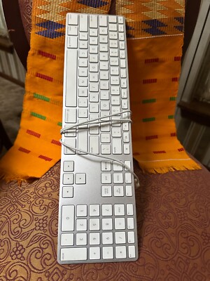Apple USB Wired Keyboard With Numeric Silver/white Keypad - A1243