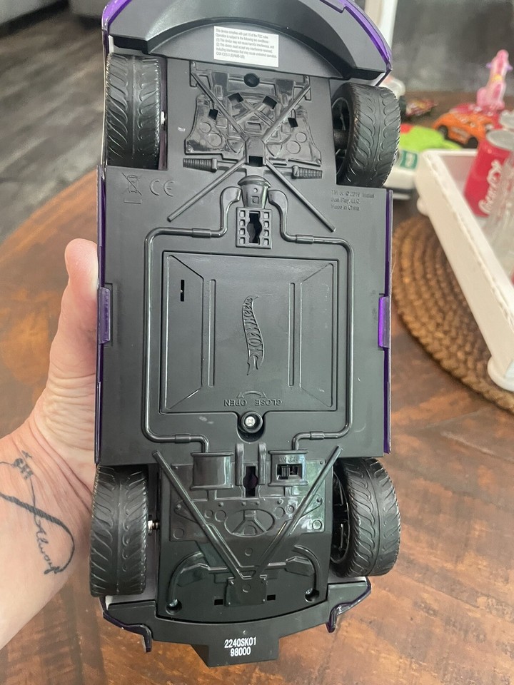 Hot Wheels Color Crashers Purple Race Crash Quick N’ Sik Lights Sounds