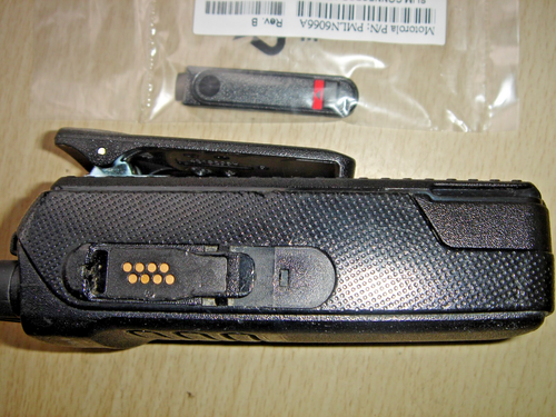 Motorola DP2400 UHF 403-527MHz DMR Digital c/w battery, beltclip & antenna - Photo 3/8