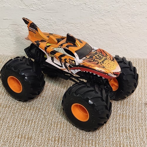 2020 Hot Wheels Monster Jam Truck TIGER SHARK 1:24 Monster Trucks. 7" GUC - Picture 3 of 8