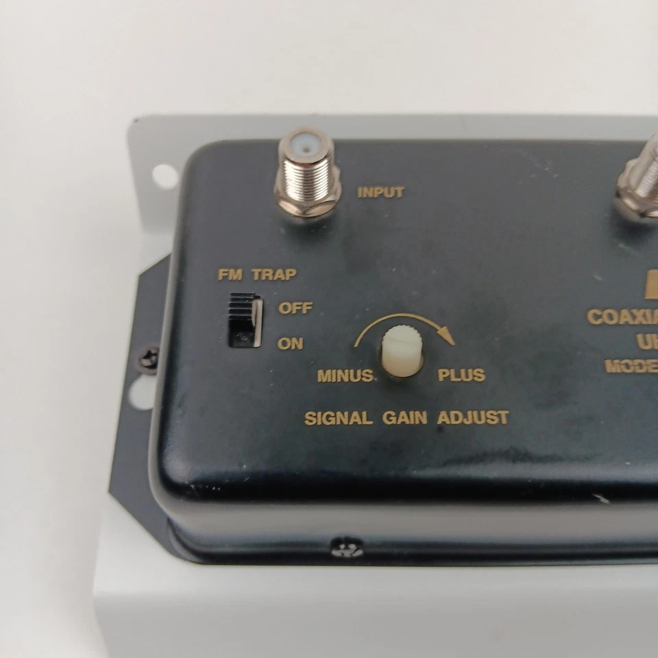 Leviton Coaxial Signal Amplifier UHF VHF FM Model 48210-VA 25dB Gain 12V DC - Image 2 of 4