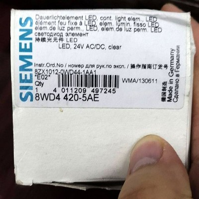 Siemens NEW One 8WD4 420-5AE Signal Indicator Continuous Light FAST DELIVERY
