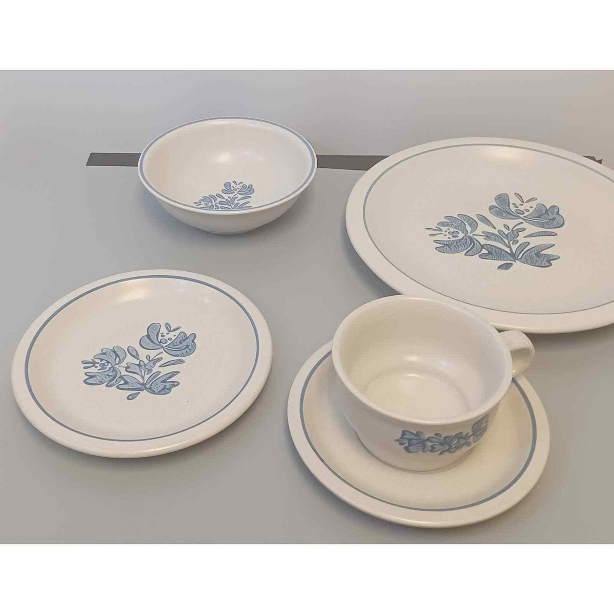Pfaltzgraff Yorktowne Stoneware Dinner Set