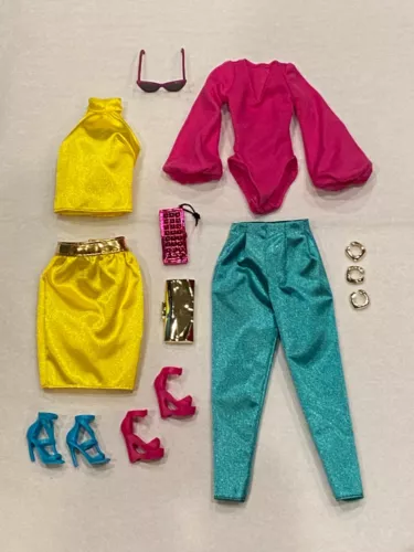 Clothes Lot_Barbie doll Signature Looks Model 19 Lina_TALL_Made To Move_COMPLETE