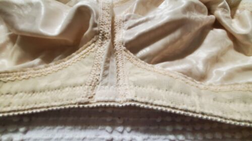 Underscore 40D Bra Cushioned Strap Full Coverage Wireless Lace Accent - Picture 3 of 13