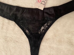 KISS ME DEADLY VINTAGE Women’s Sirena Black Satin Lace Mesh Thong Size Small