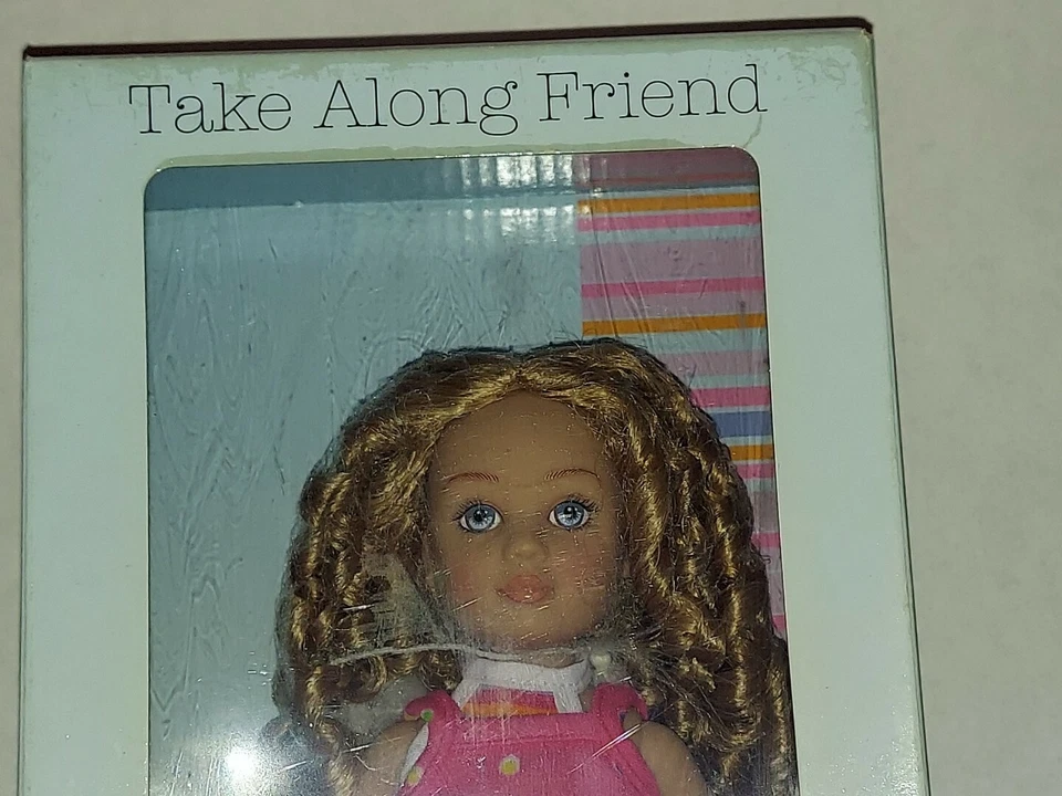 MUÑECA MADAME ALEXANDER TAKE TOWN FRIEND Rubia Ojos Azules Rosa Top Denim 9.5 IN Foto 2 de 4