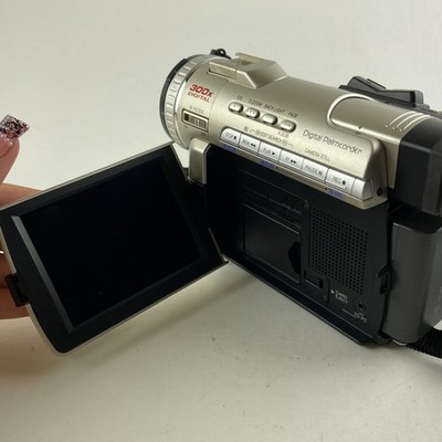 Panasonic PV-DV800D Digital Video Camcorder 3.5