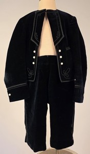 VICTORIAN 19TH C BLACK VELVET LITTLE LORD FAUNTLEROY BOY’S SUIT W SOUTACHE 