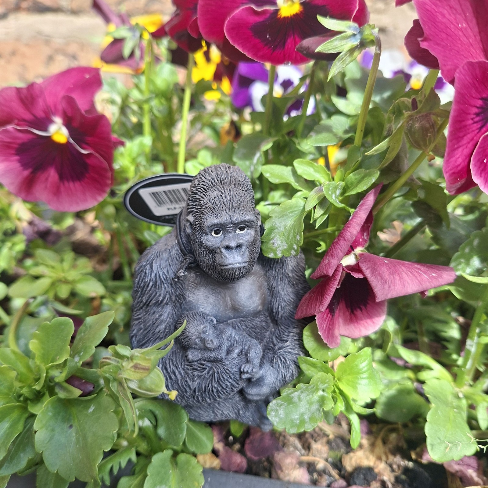 Vivid Arts Gorilla Mother & Baby - Plant Pal - Lifelike Garden Ornament Gift NEW - Image 2