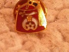 Vtg Freemason Masonic Shriner Fez Gold Tone Lapel Pin — photo 2