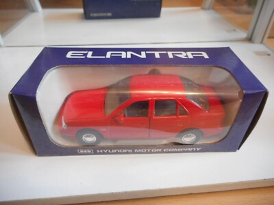 Kingstar Spielzeug Mini Auto Hyundai Elantra in rot auf 1:35 in Box