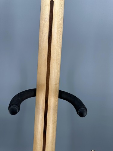 Corpo Solido Nero ST Chitarra Elettrica Corpo Basso Nero Battipenna Parte Oro - Foto 10 di 16