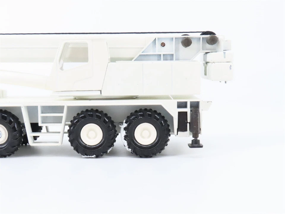 Кран вездеходный Krupp Autokran 70 GMT-AT - белый Conrad масштаб 1:50 модель #2080 - Изображение 3 из 4