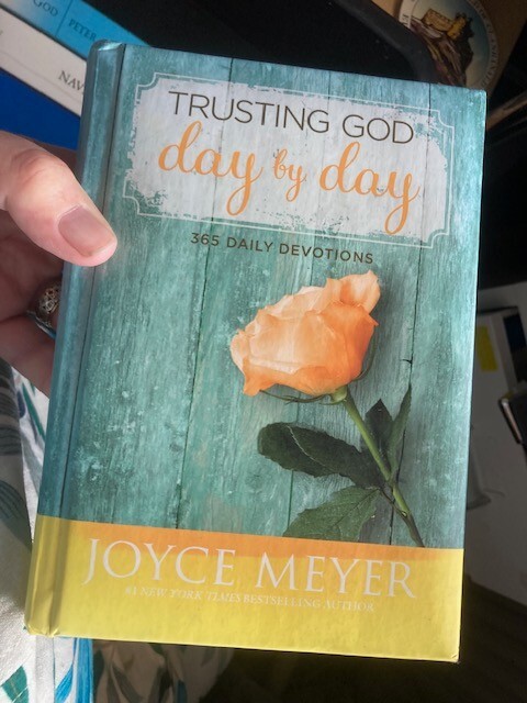 Trusting God Day by Day: 365 Daily Devotions,  Joyce Meyer