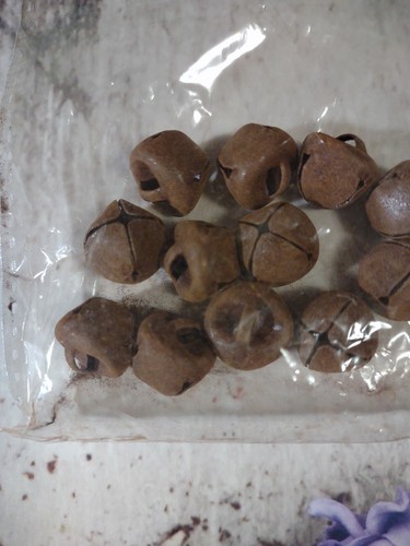 16 Rusted Jingle Bells 12mm 1/2 Inch Primitive Folk Arts N Crafts - Picture 2 of 5