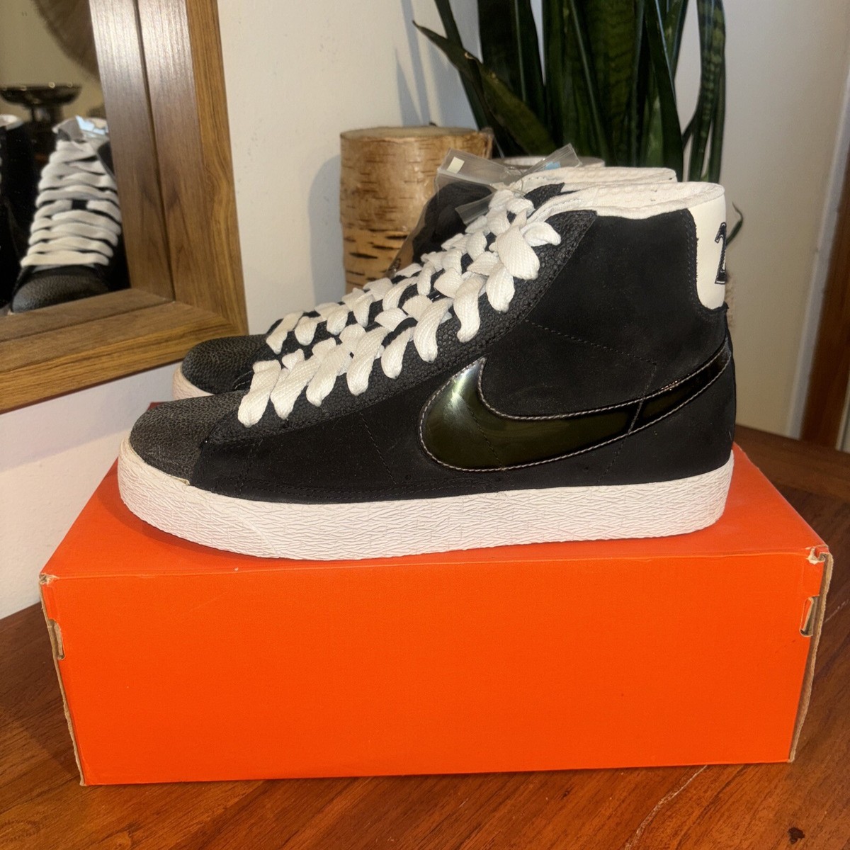 NIKE deadstock NEW blazer high premium (Size: 8)) 330245-001 NIKE deadstock NEW blazer high premium (Size: 8)) 330245-001